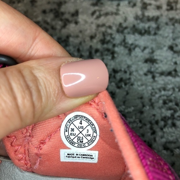 Keen Very Berry & Fusion Coral Newport H2 Sandals Size 4 - Picture 13 of 13